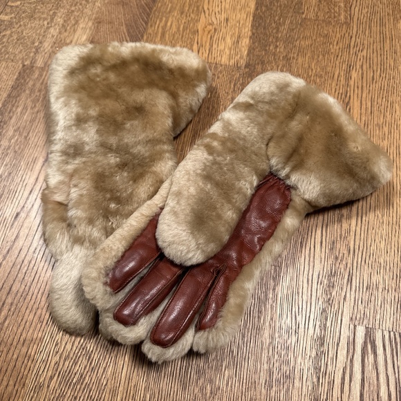 Dent's Accessories - Vintage 60s 70s Dent's Leather Shearling Lined Fur Furry Tan Gloves Womens 6.5